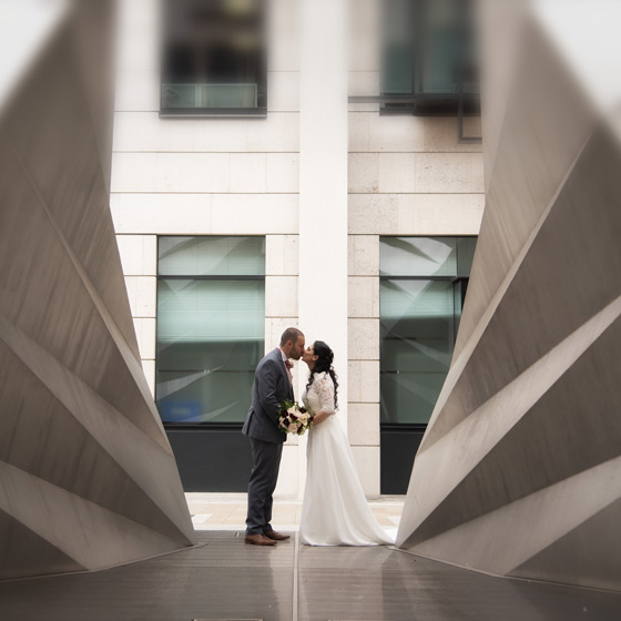 Intimate Stationers' Hall wedding: Mo & Myms photo