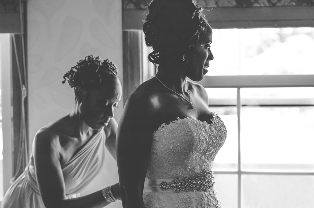 Doing up bride&rsquo;s dress